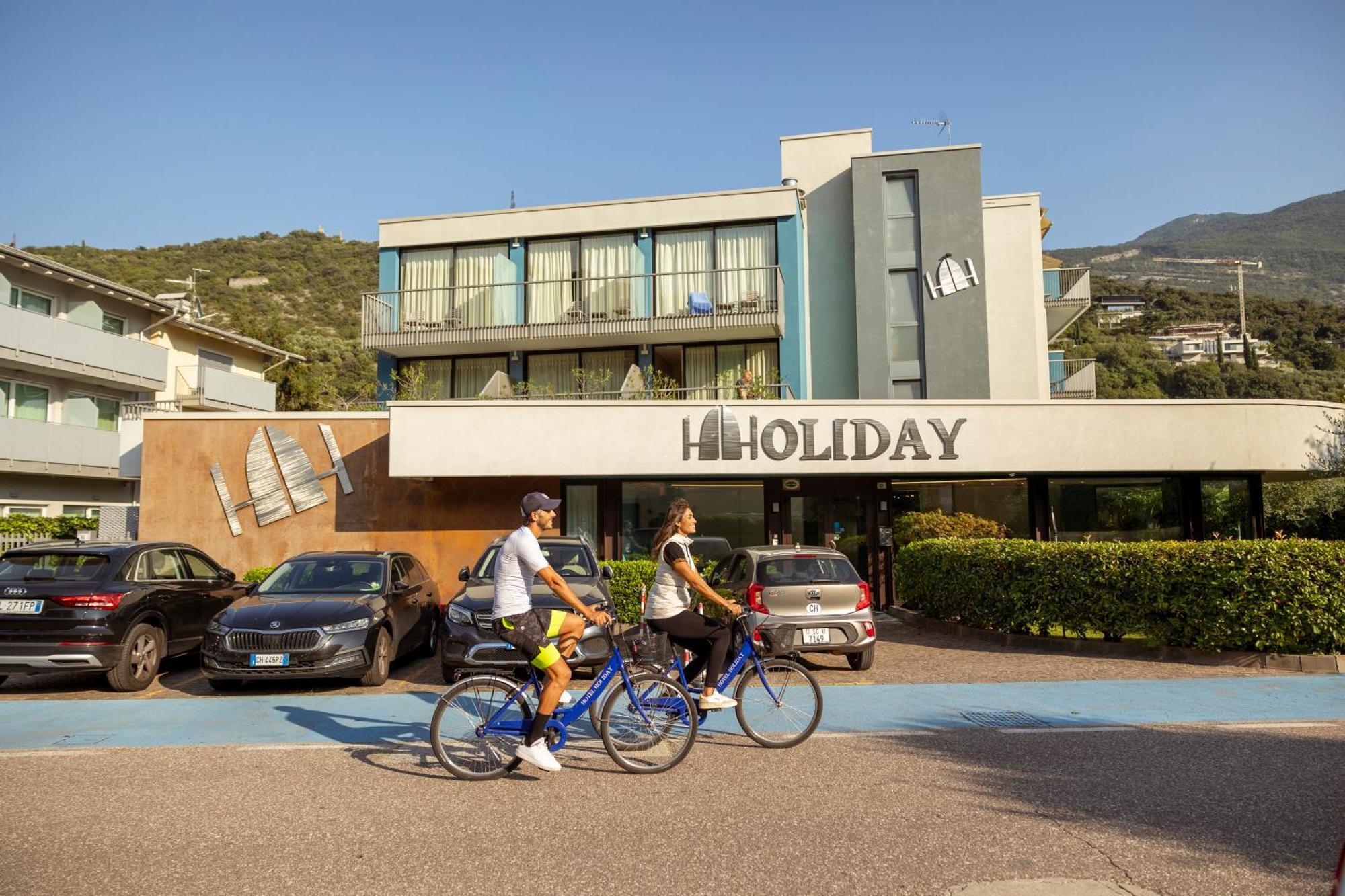 Hotel Holiday Sport & Relax Torbole Sul Garda ภายนอก รูปภาพ