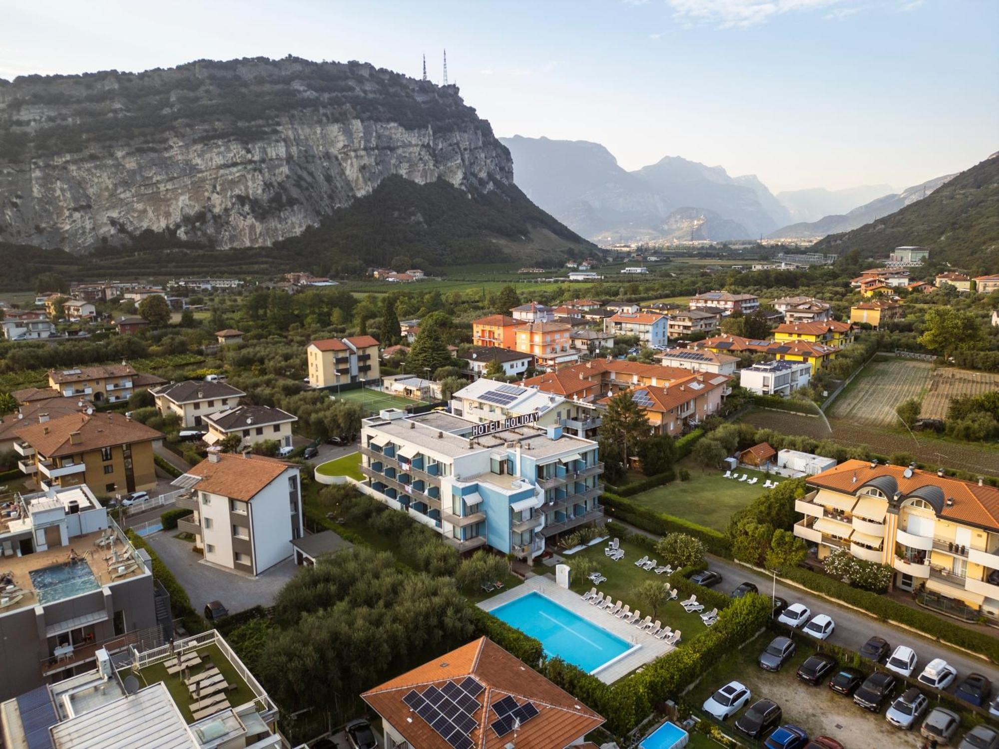 Hotel Holiday Sport & Relax Torbole Sul Garda ภายนอก รูปภาพ