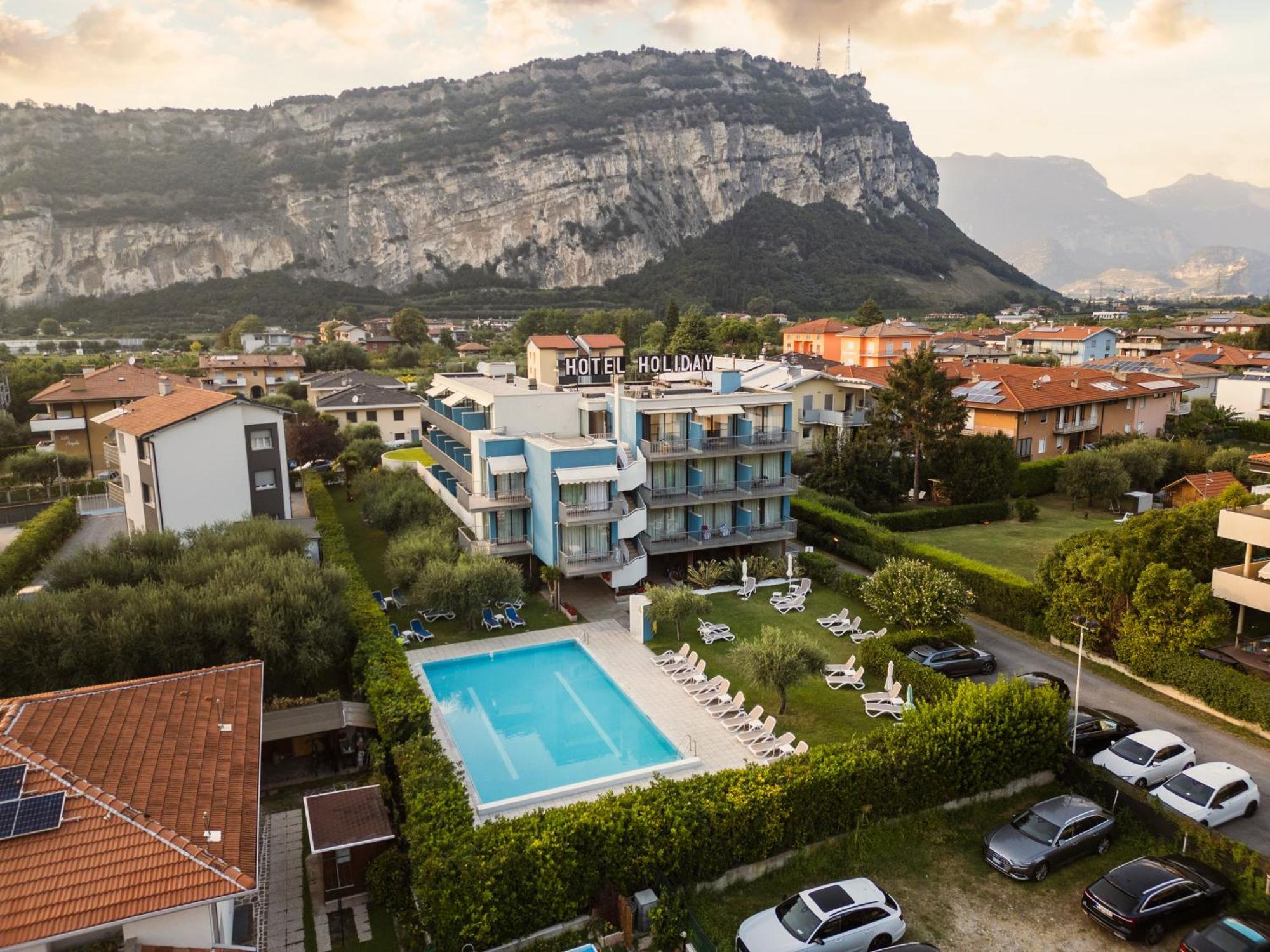 Hotel Holiday Sport & Relax Torbole Sul Garda ภายนอก รูปภาพ