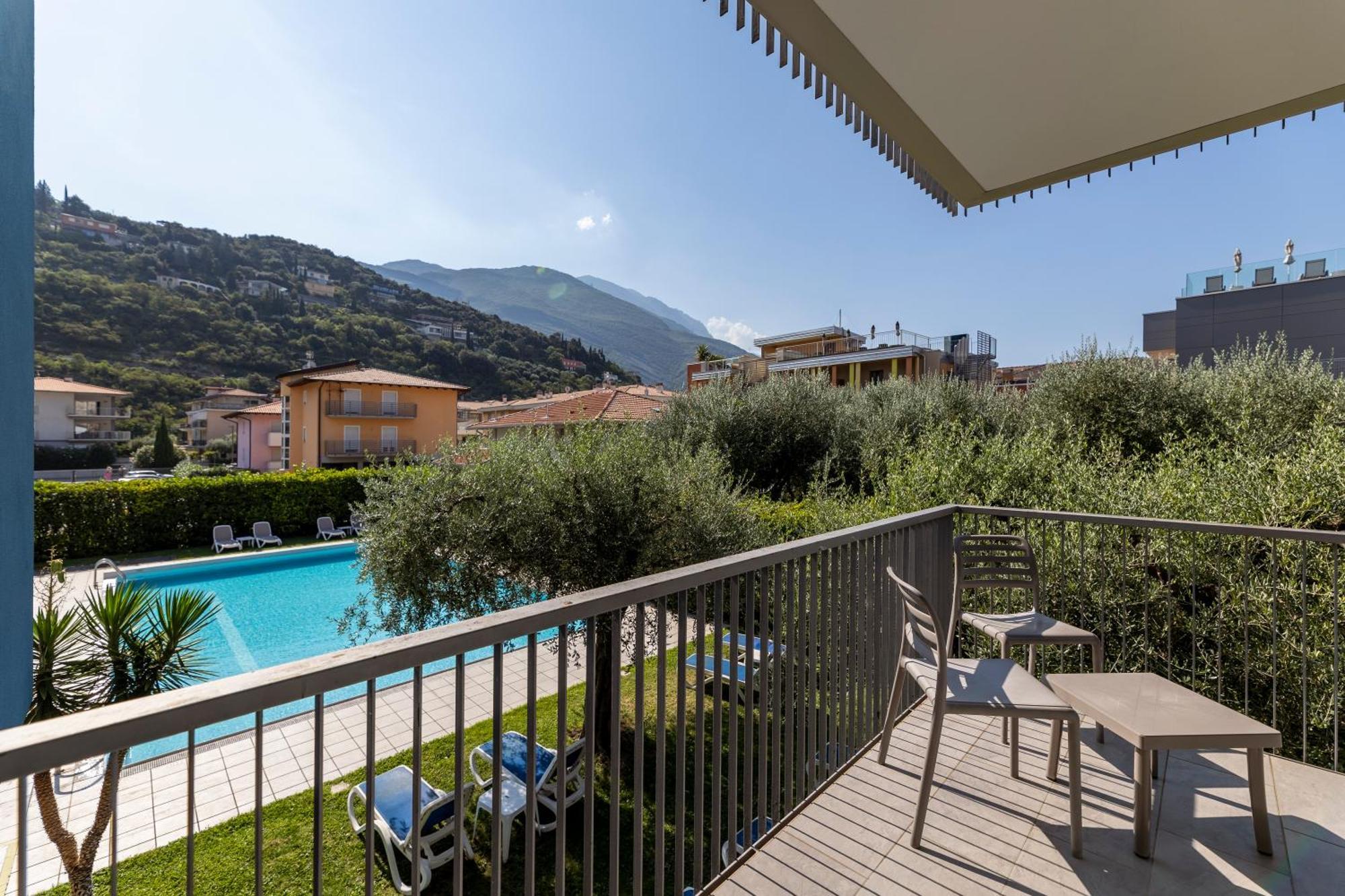 Hotel Holiday Sport & Relax Torbole Sul Garda ภายนอก รูปภาพ