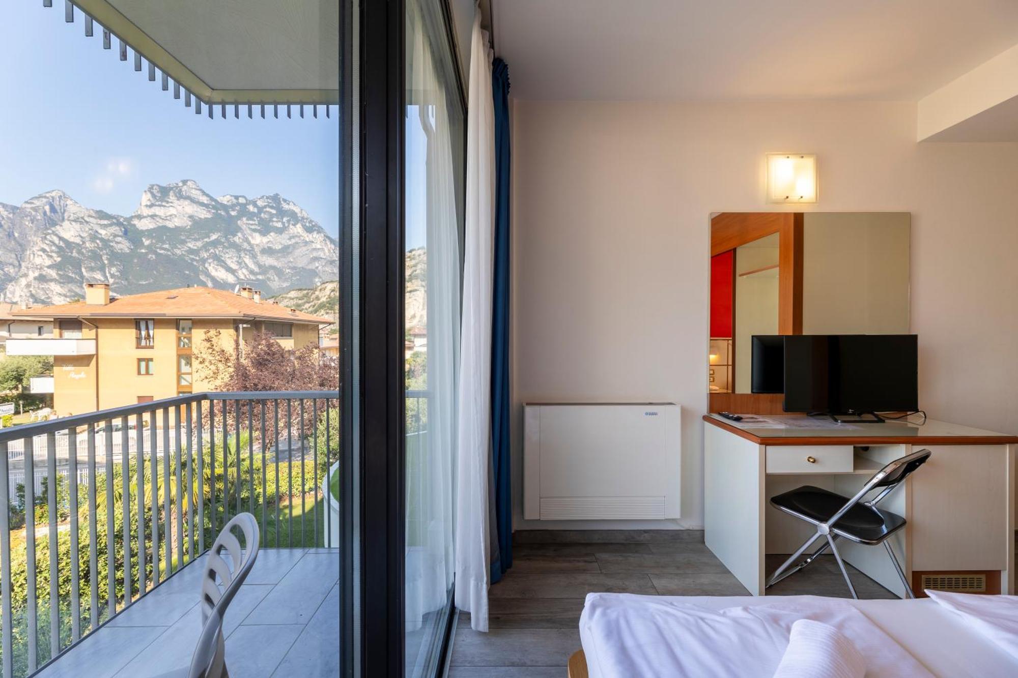 Hotel Holiday Sport & Relax Torbole Sul Garda ภายนอก รูปภาพ