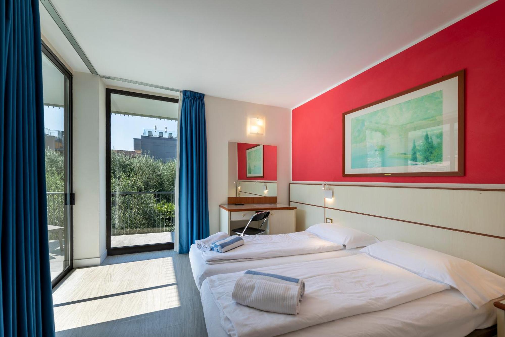 Hotel Holiday Sport & Relax Torbole Sul Garda ภายนอก รูปภาพ